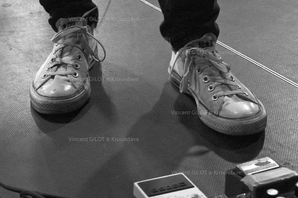 Shannon Wright et ses Converse Blanches