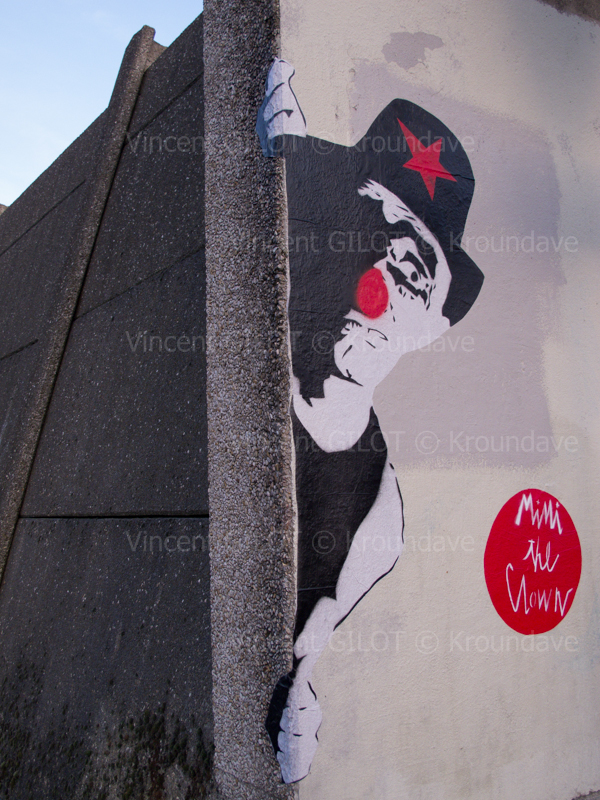 Behind the Wall : Mimi the Clown